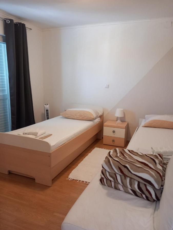 Appartement Apartman Nika à Ražanac Extérieur photo